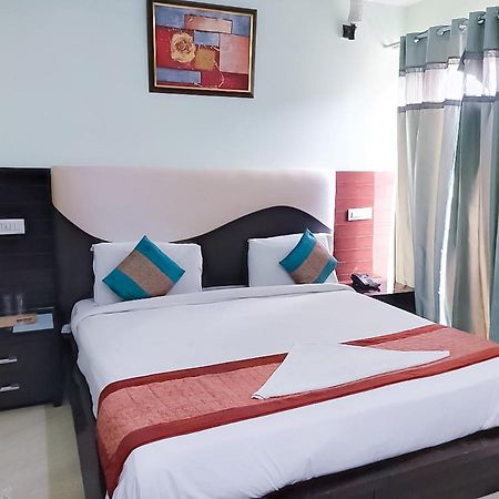 Roomshala 110 Hotel Mulaqaat - Shiv Nadar University Dadri Bagian luar foto