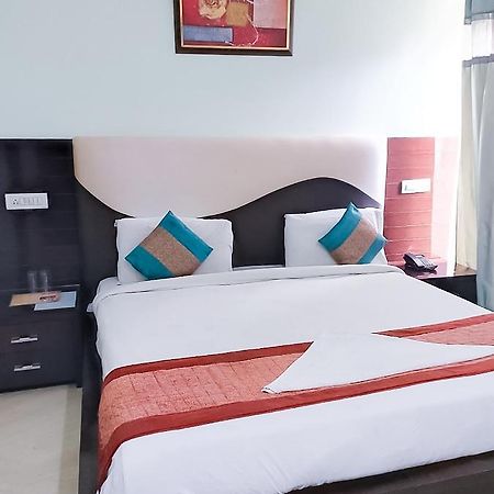 Roomshala 110 Hotel Mulaqaat - Shiv Nadar University Dadri Bagian luar foto
