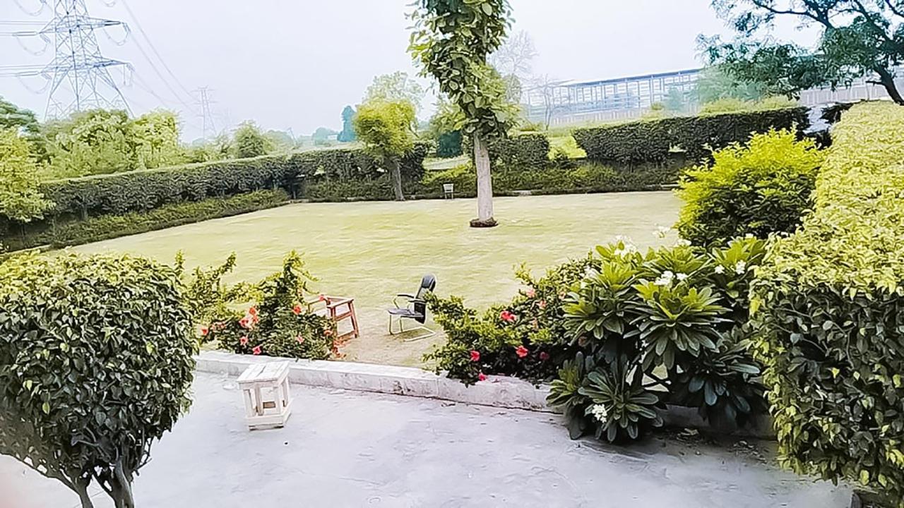Roomshala 110 Hotel Mulaqaat - Shiv Nadar University Dadri Bagian luar foto