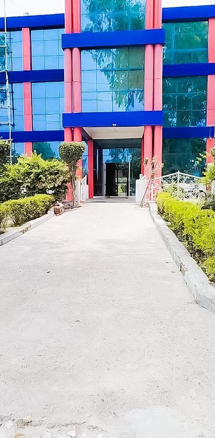 Roomshala 110 Hotel Mulaqaat - Shiv Nadar University Dadri Bagian luar foto