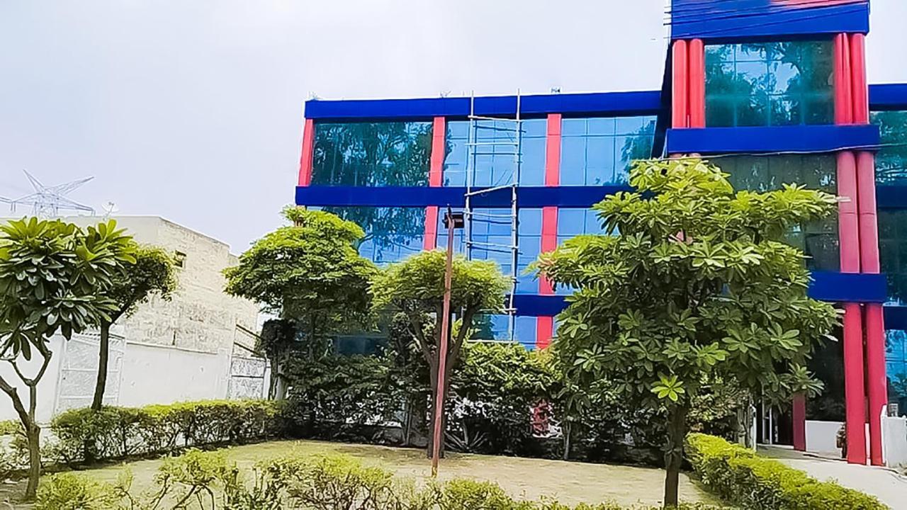 Roomshala 110 Hotel Mulaqaat - Shiv Nadar University Dadri Bagian luar foto