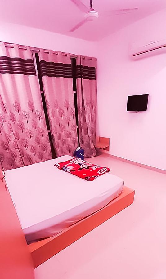 Roomshala 110 Hotel Mulaqaat - Shiv Nadar University Dadri Bagian luar foto